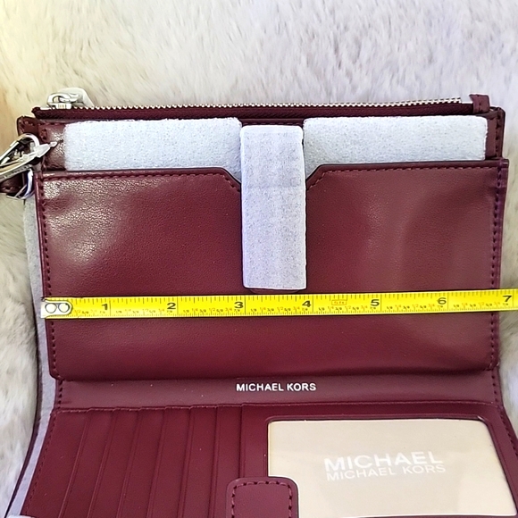 Michael Kors wristlet burgundy wallet - Picture 10 of 11